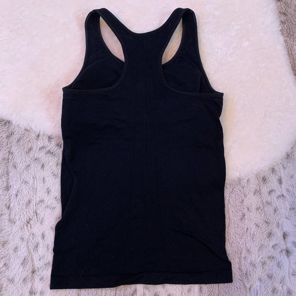 Black workout top with built in bra - Picture 2 of 2